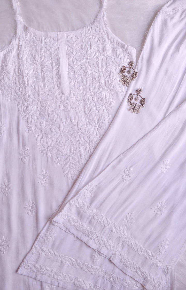 Raaha White Sleeveless Rayon Kurta Pant set