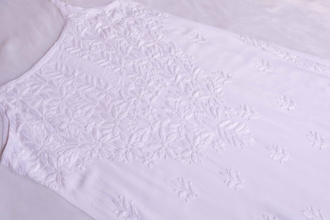 Raaha White Sleeveless Rayon Kurta Pant set
