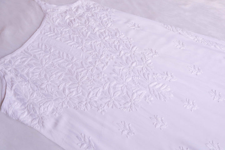 Raaha White Sleeveless Rayon Kurta Pant set